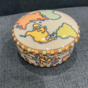 Tiffany Co Japan Renaissance World Map Porcelain Trinket Round Jewelry Casket